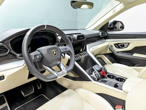 Used 2020 Lamborghini Urus AWD/4WD image 10