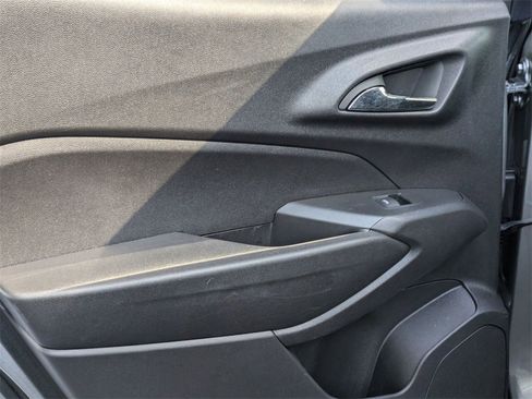 Used 2025 Chevrolet Trax LT w/ LT Convenience Package image 25