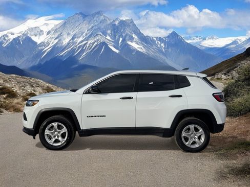 Used 2022 Jeep Compass Sport image 2