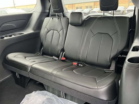 New 2026 Chrysler Pacifica Select FWD image 13