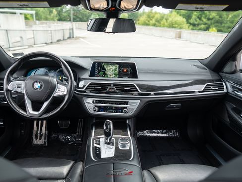 Used 2019 BMW 750i w/ M Sport Package RWD image 14