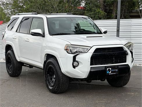Used 2016 Toyota 4Runner Trail Premium AWD/4WD image 8