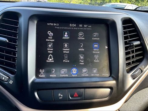 Used 2018 Jeep Cherokee Limited FWD image 32