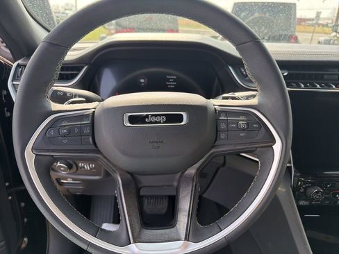 Used 2025 Jeep Grand Cherokee Limited w/ Black Appearance Package AWD/4WD image 36