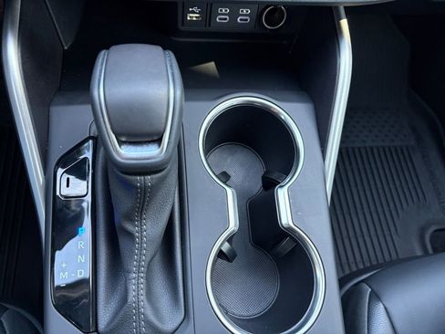 Used 2025 Toyota Highlander XLE image 31