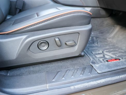 Used 2025 GMC Canyon AT4 w/ AT4 Premium Package AWD/4WD image 45