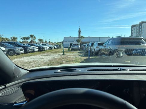 Used 2025 Buick Envista Sport Touring image 34