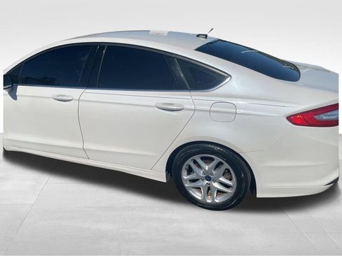 Used 2016 Ford Fusion SE FWD image 9