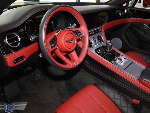Used 2022 Bentley Continental GT V8 image 21