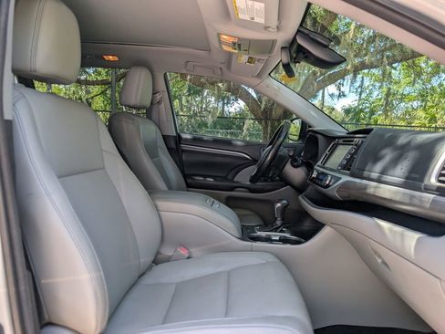 Used 2018 Toyota Highlander Limited Platinum AWD/4WD image 14