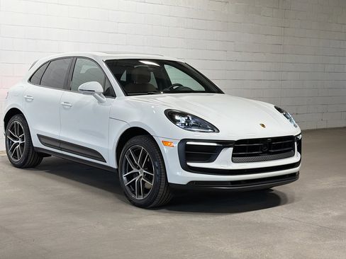 Used 2025 Porsche Macan image 6