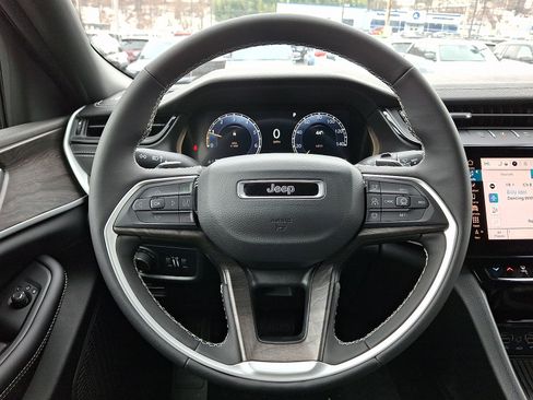 New 2026 Jeep Grand Cherokee Altitude image 15