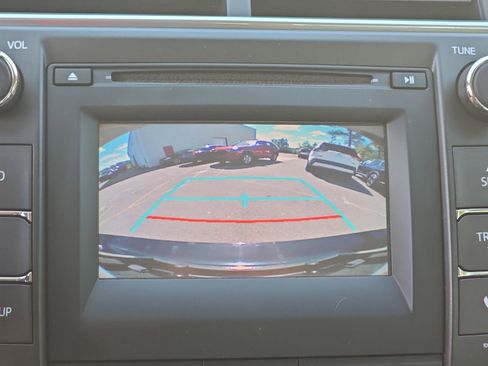Used 2016 Toyota Camry SE image 21