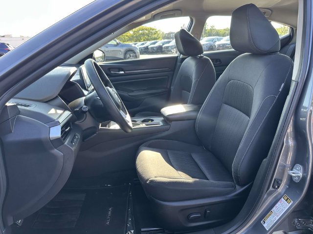 Used 2025 Nissan Altima 2.5 SV FWD image 14
