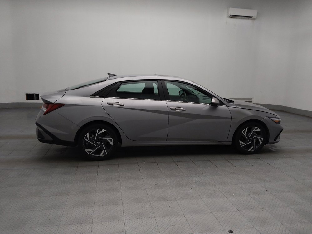 Used 2025 Hyundai Elantra SEL FWD image 10