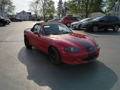 Used 2004 MAZDA MX-5 Miata MAZDASPEED w/ Grand Touring Pkg RWD image 2