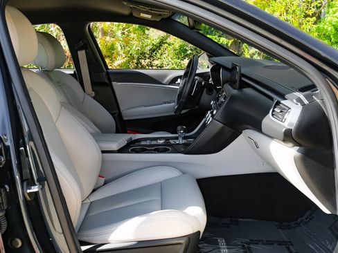 Used 2023 Genesis G70 2.0T image 35