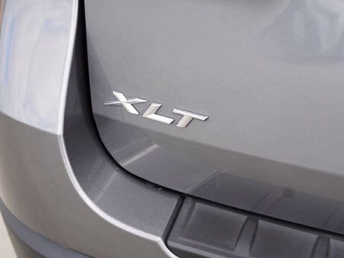 Used 2022 Ford Explorer XLT w/ Equipment Group 202A RWD image 9