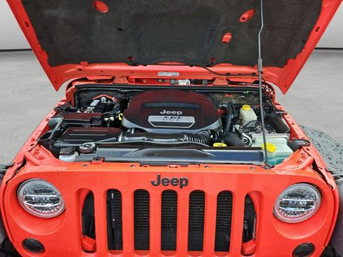 Used 2013 Jeep Wrangler Unlimited Sahara AWD/4WD image 36