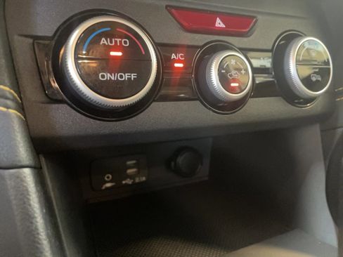 Used 2022 Subaru Crosstrek 2.5i Sport w/ Moonroof Package image 12