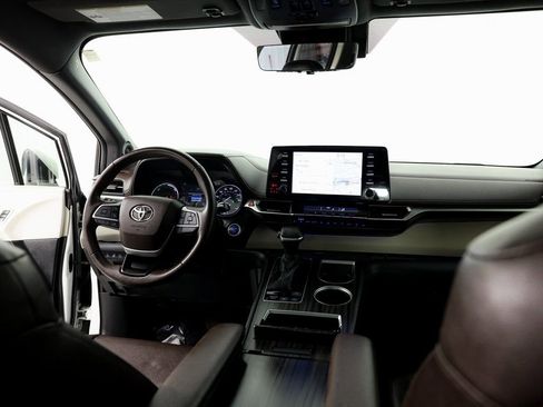 Used 2021 Toyota Sienna Platinum image 26