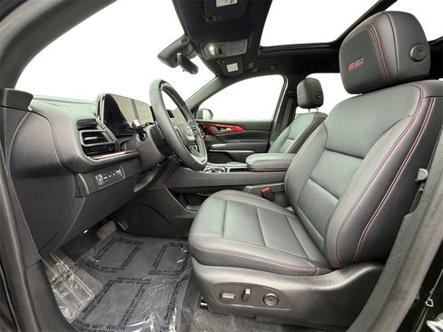 Used 2024 Chevrolet Traverse Z71 w/ Enhanced Driving Package image 9