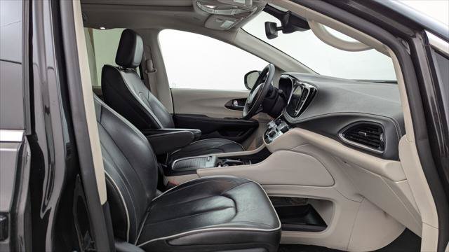 Used 2023 Chrysler Pacifica Limited FWD image 22