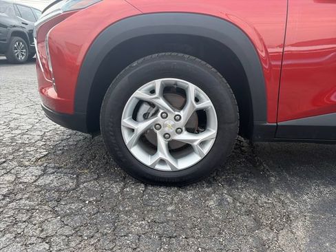 Used 2024 Chevrolet Trax LS w/ LS Convenience Package FWD image 24