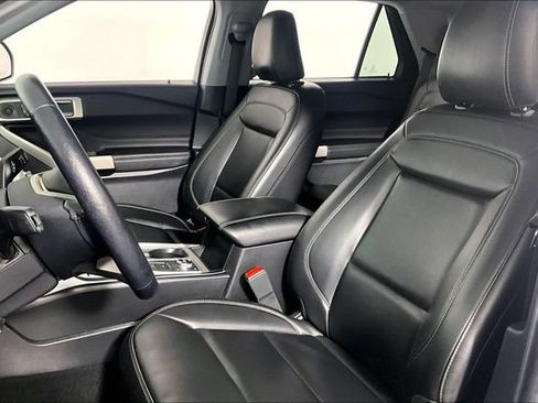 Used 2022 Ford Explorer XLT w/ Equipment Group 202A AWD/4WD image 24