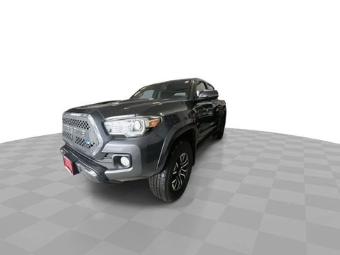 Used 2020 Toyota Tacoma TRD Sport image 4