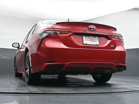 Used 2022 Toyota Camry SE image 38