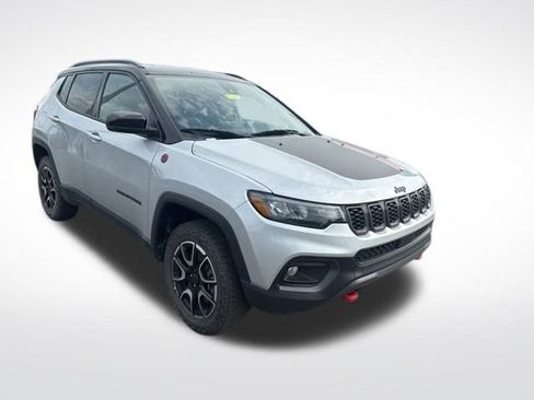 Used 2025 Jeep Compass Trailhawk AWD/4WD image 7