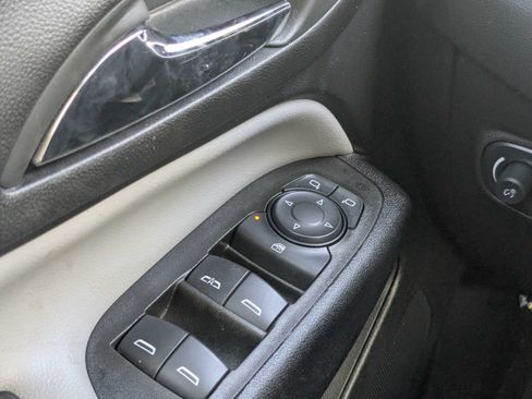 Used 2024 Chevrolet Equinox LS w/ LS Convenience Package FWD image 24