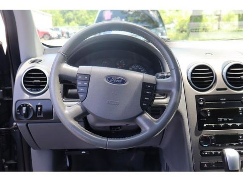 Used 2006 Ford Freestyle SEL FWD image 10