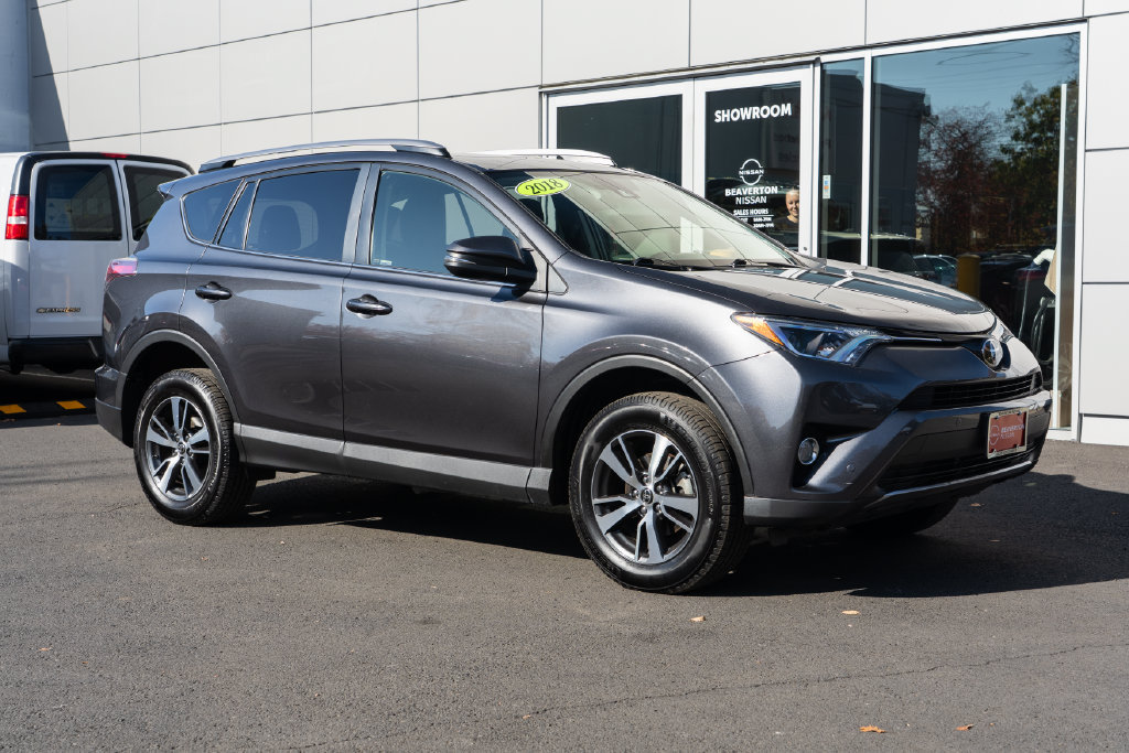 Used 2018 Toyota RAV4 XLE AWD/4WD image 1