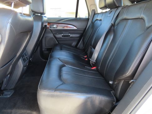 Used 2013 Lincoln MKX FWD image 13