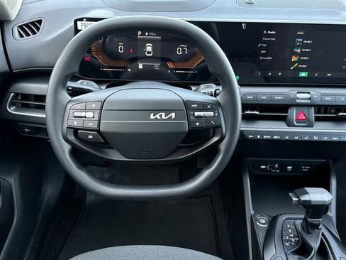 New 2025 Kia K4 LXS image 16