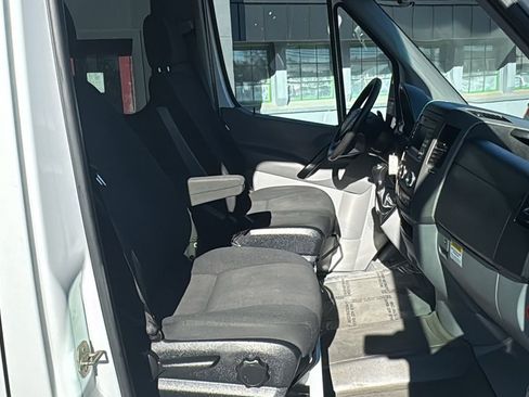 Used 2014 Mercedes-Benz Sprinter 2500 image 28