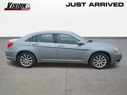 Used 2014 Chrysler 200 Touring image 4