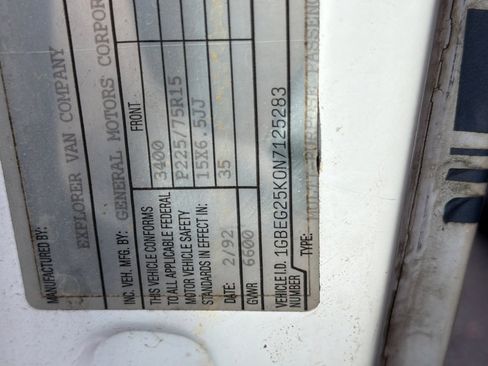 Used 1992 Chevrolet G20 image 2