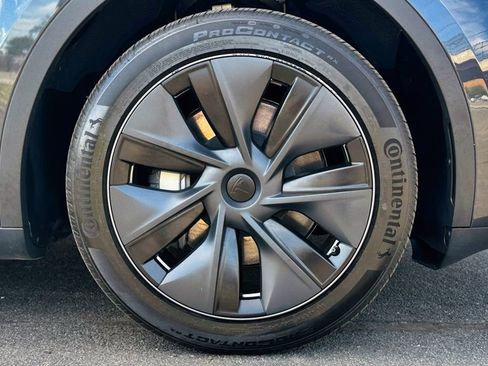 Used 2024 Tesla Model Y Long Range RWD image 33
