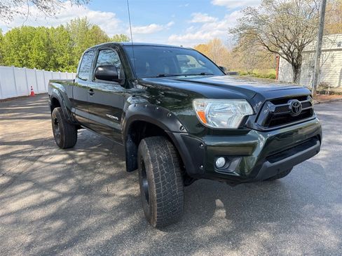 Used 2014 Toyota Tacoma 4x4 Access Cab V6 w/ SR5 Package image 11