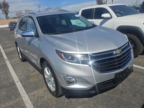 Used 2018 Chevrolet Equinox Premier image 2