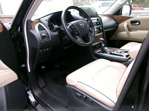 Used 2023 Nissan Armada SL w/ Captain's Chairs Package image 14