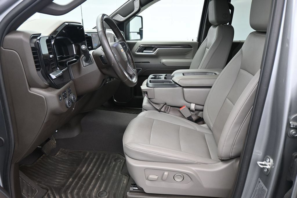 Used 2024 Chevrolet Silverado 2500 LTZ AWD/4WD image 14