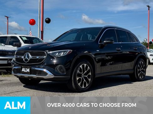 Used 2025 Mercedes-Benz GLC 350e 4MATIC image 2