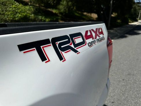 Used 2019 Toyota Tacoma TRD Off-Road w/ Technology Package image 4