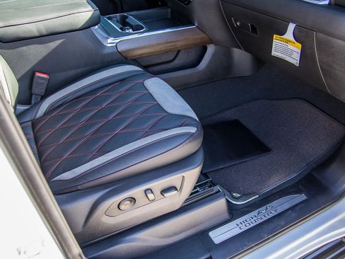 Used 2025 Chevrolet Silverado 3500 High Country w/ High Country Premium Package image 20