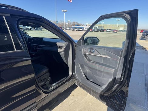 Used 2025 Ford Explorer ST-Line w/ ST-Line Street Pack image 27