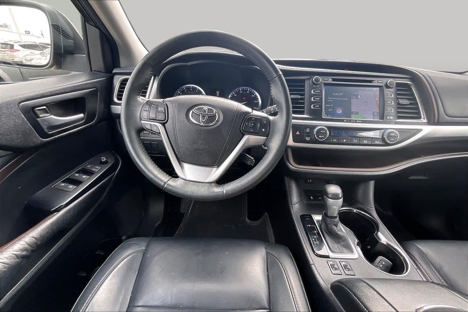 Used 2016 Toyota Highlander XLE FWD image 6